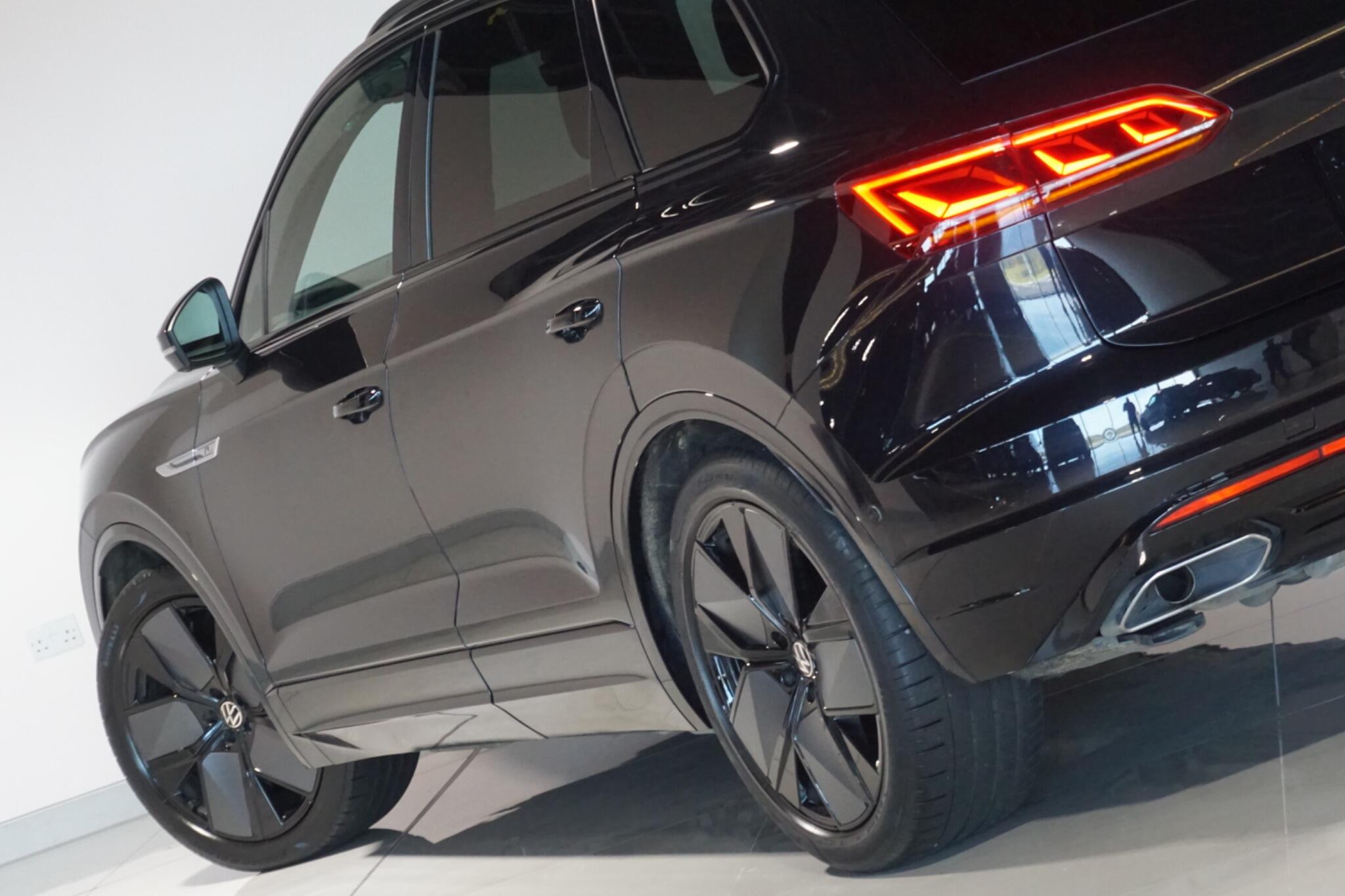 Volkswagen Touareg 3.0 TDI V6 Black Edition SUV 5dr Diesel Tiptronic 4Motion Euro 6 (s/s) (286 ps)